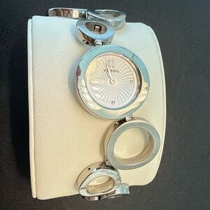 Fossil y2k Women's Silver Open Circle Link Bracelet Watch